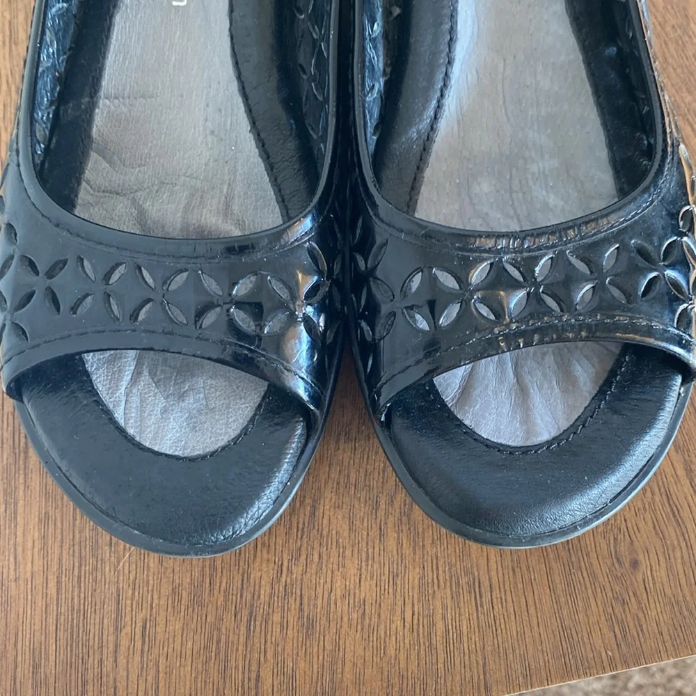 J-41 Adventure On Cosmos Leather Open Toed Black Cutout Shoes, Women’s 6.5M